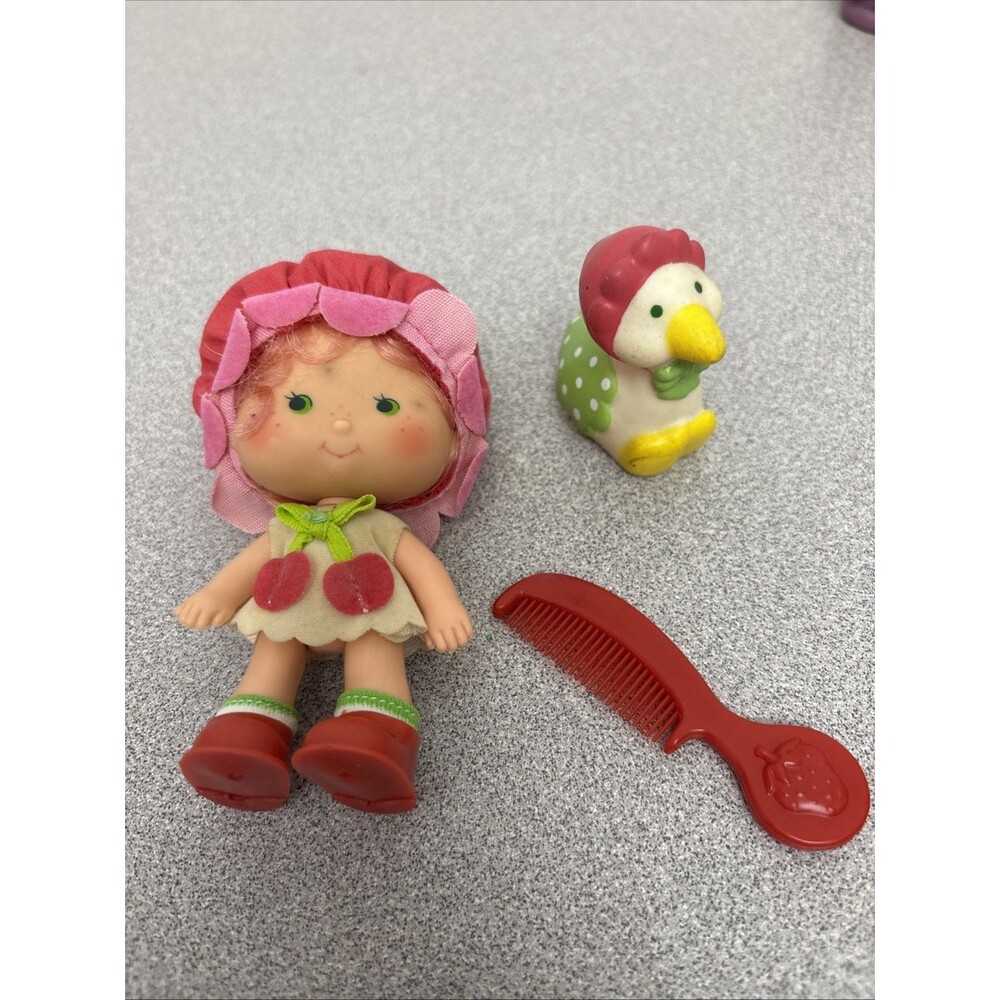 Vintage 80’s Strawberry Shortcake Doll, Cherry Cuddles With Gooseberry And Comb